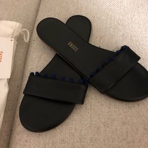 NWT TKEES Alex Pom Pom Slides (size 8)